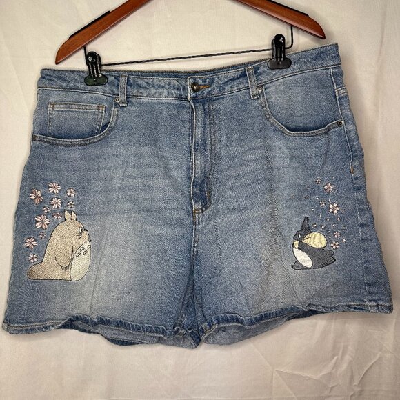 Hot Topic Pants - My Neighbor Totoro Petals Embroidered High Waisted Denim Shorts HotTopic Size 17